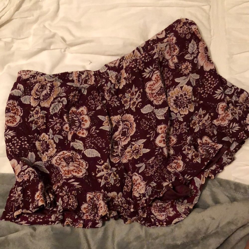 Maroon patterned shorts - Picture 2 of 3